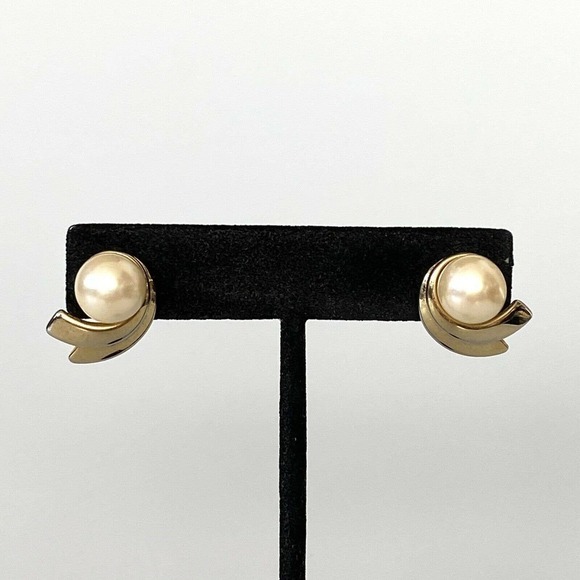 TAT Swirl design gold tone faux pearl stud earrings Signed - Picture 7 of 12